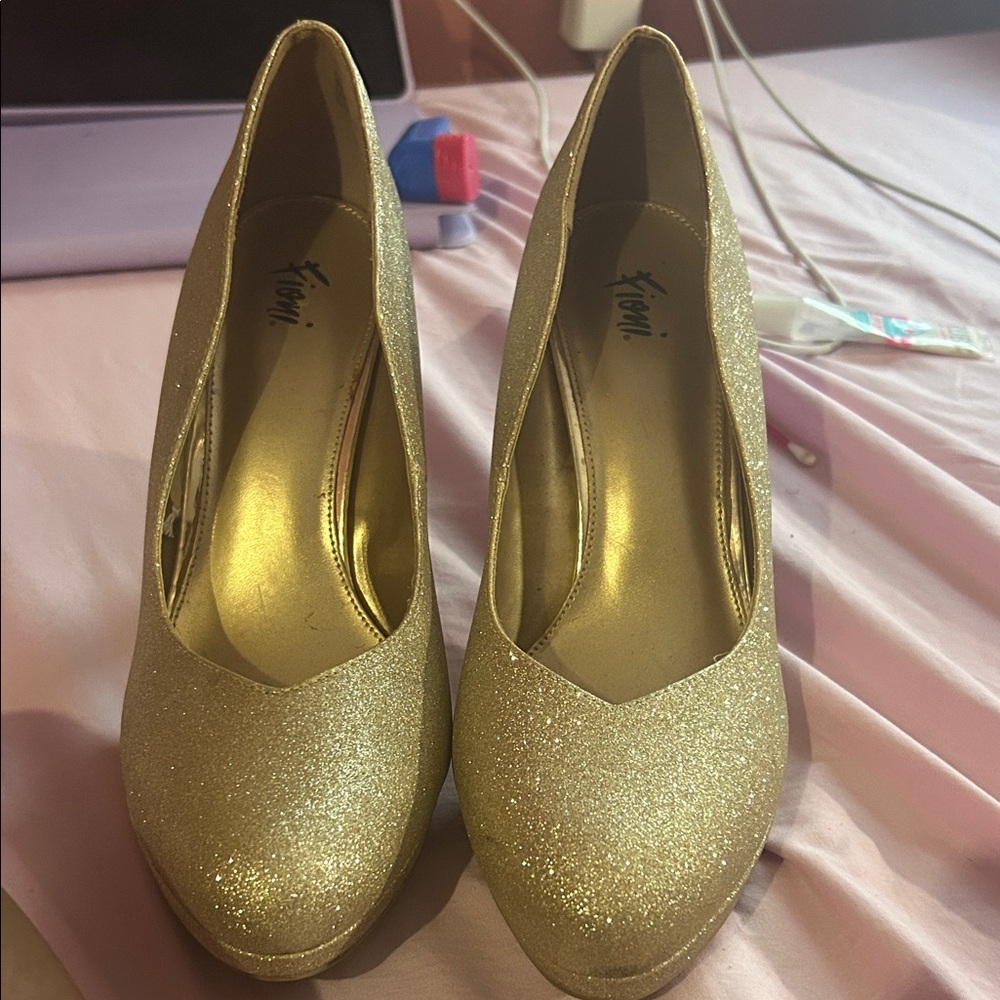 FIONI Clothing Gold Sparkle Heels